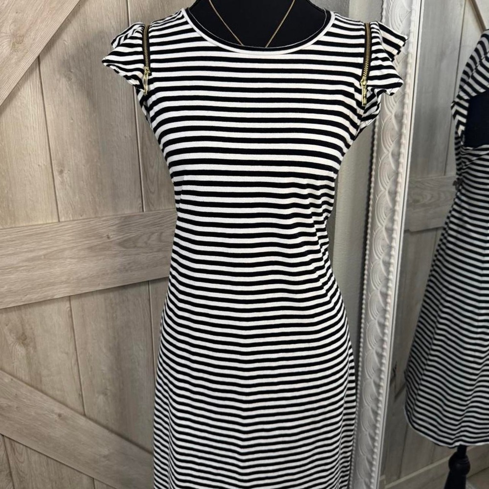 🖤 Striped Michael Kors Flutter Sleeve Dress 🤍 - Medium